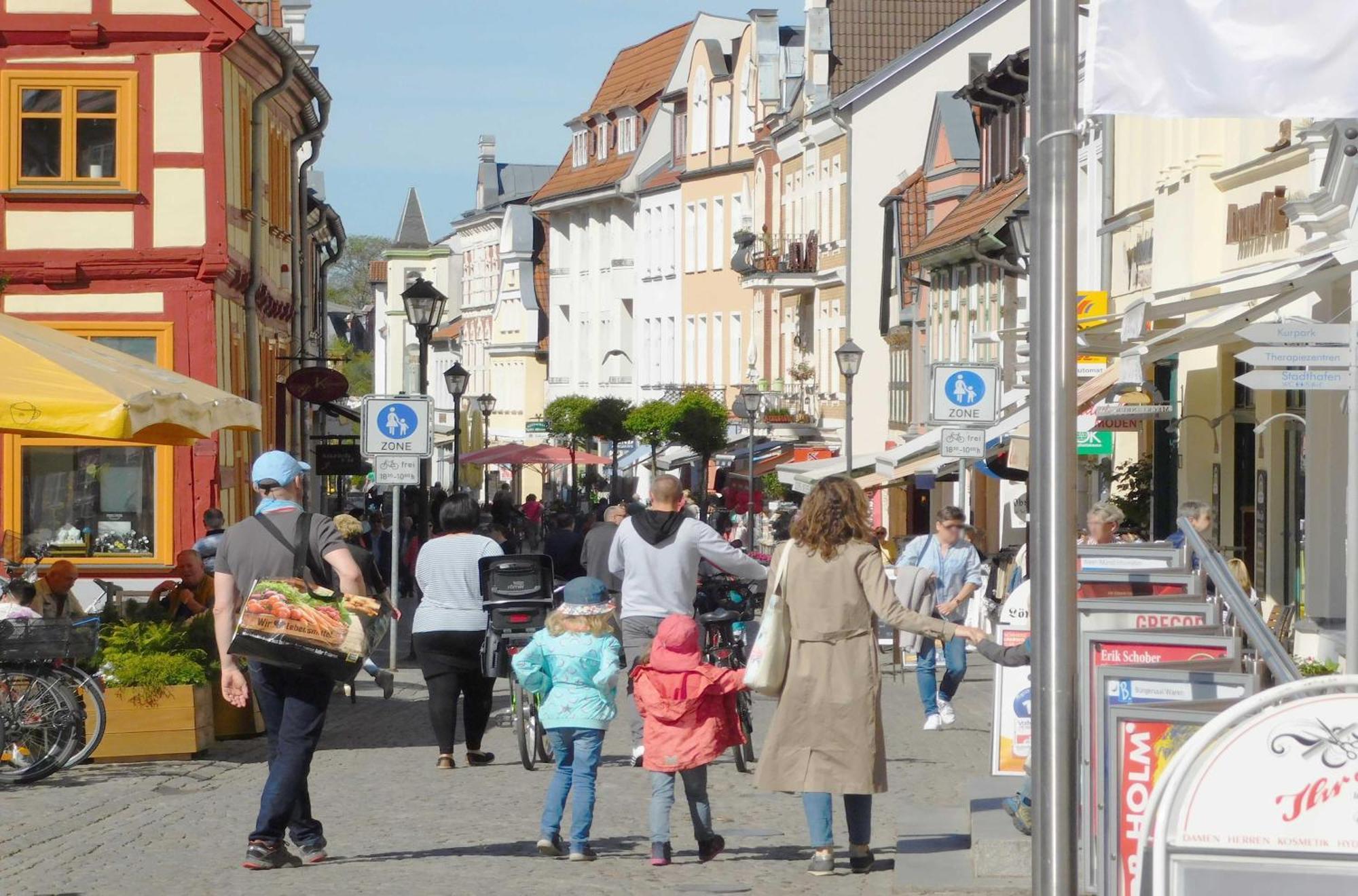 Ferienhaus Charlotta Mit Terrasse Waren  Zewnętrze zdjęcie